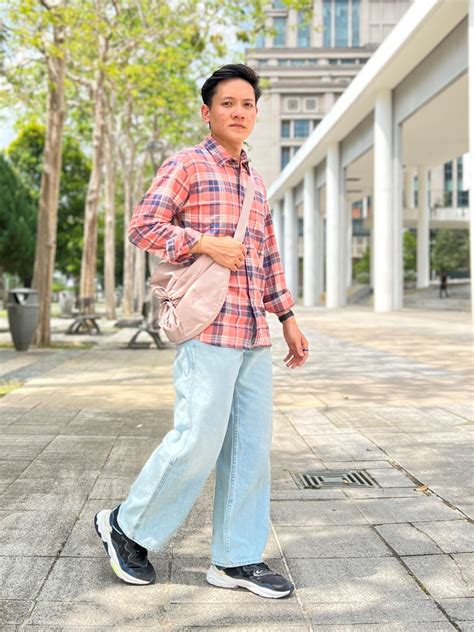 flannel shirt with baggy jeans